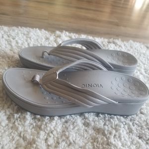 Vionic sandals size 9